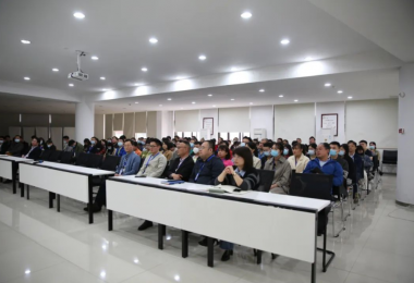 致敬勞模 - “點(diǎn)贊”我心目中的勞模，讓勞模精神發(fā)光！